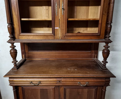 Credenza in noce massello a due corpi  Italia seconda metà dell'800