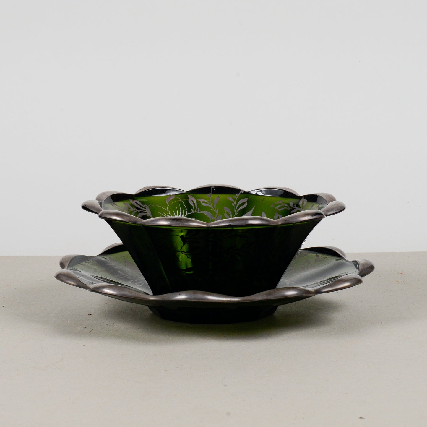 set due piatti in vetro verde con decori argento epoca metà XX Secolo