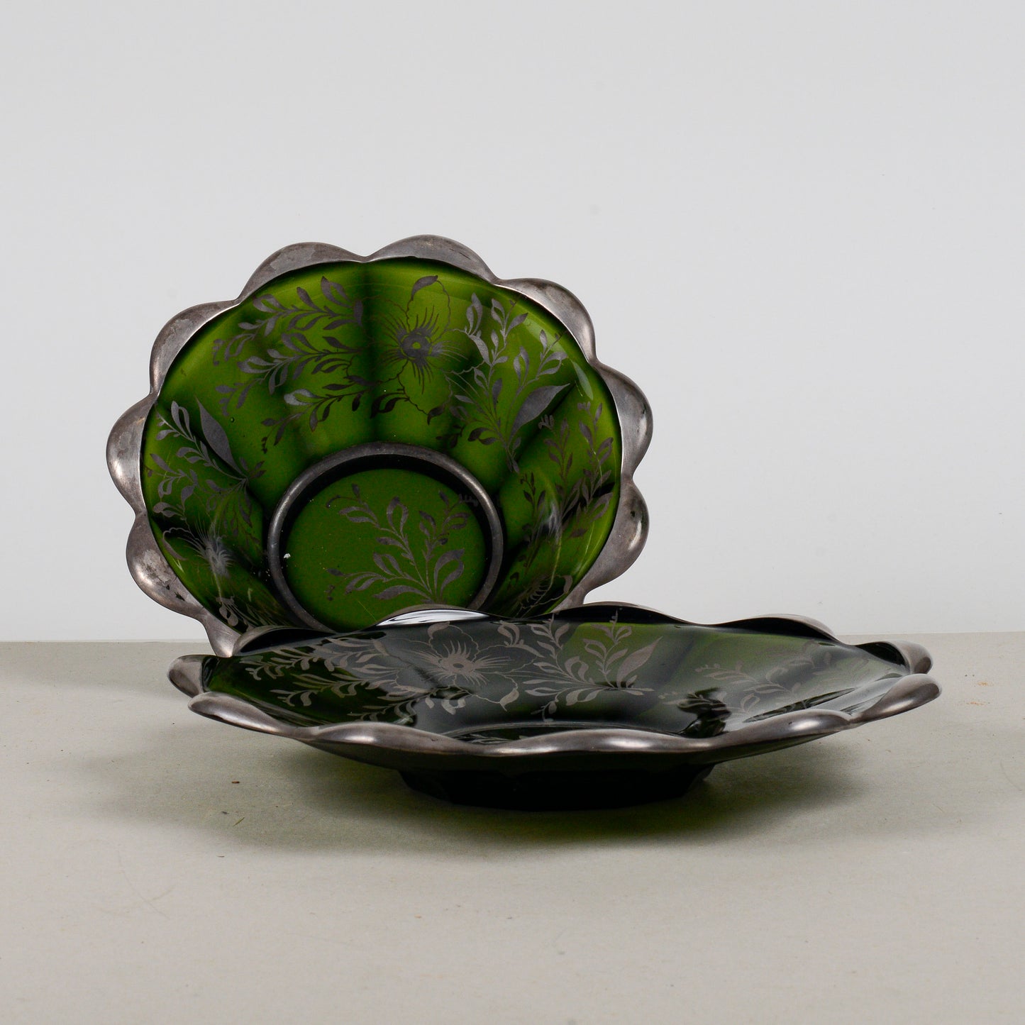 set due piatti in vetro verde con decori argento epoca metà XX Secolo