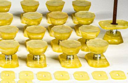 maniglie di porta bachelite arancione e panna  e gialle e cromo nuove originali dell'epoca