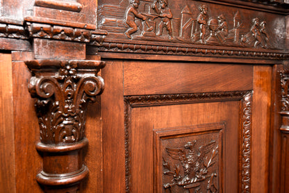 Armadio di noce intagliato e scolpito realizzato dall'ebanista Sellerio Giuseppe Milano fine 1800.
