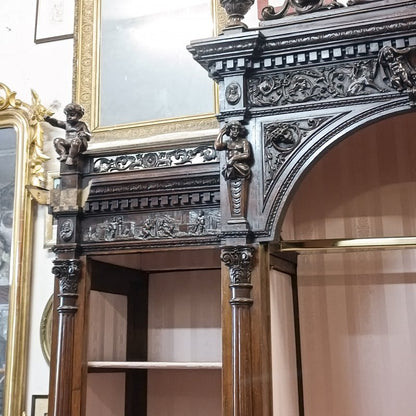 Armadio di noce intagliato e scolpito realizzato dall'ebanista Sellerio Giuseppe Milano fine 1800.
