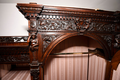 Armadio di noce intagliato e scolpito realizzato dall'ebanista Sellerio Giuseppe Milano fine 1800.