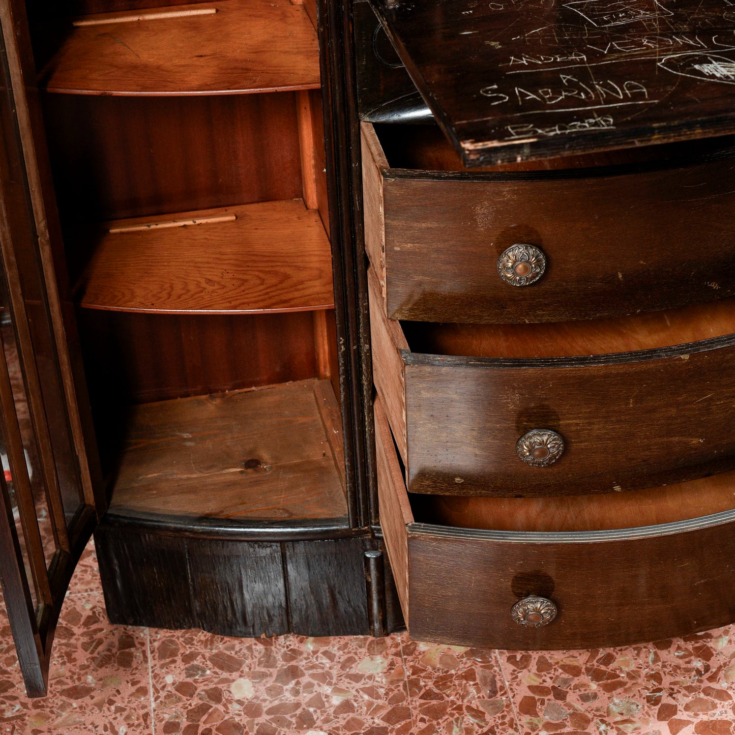 credenza vetrina a ribalta inglese