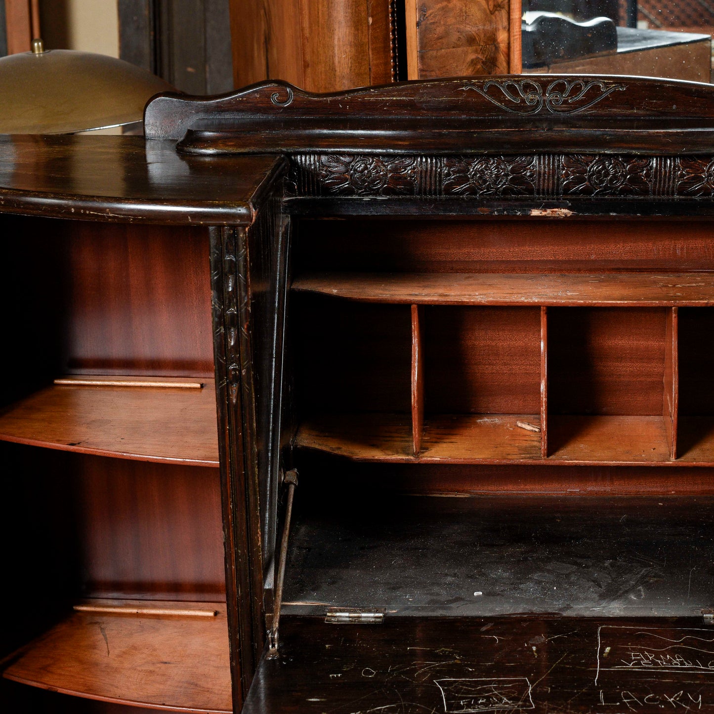 credenza vetrina a ribalta inglese