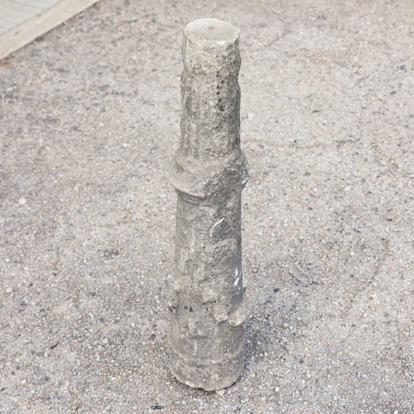 Colonna in pietra frammento