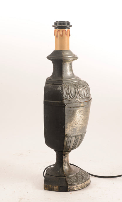 LAMPADA PORTA-PALME, IN LEGNO E METALLO ARGENTATO EPOCA PRIMO 900