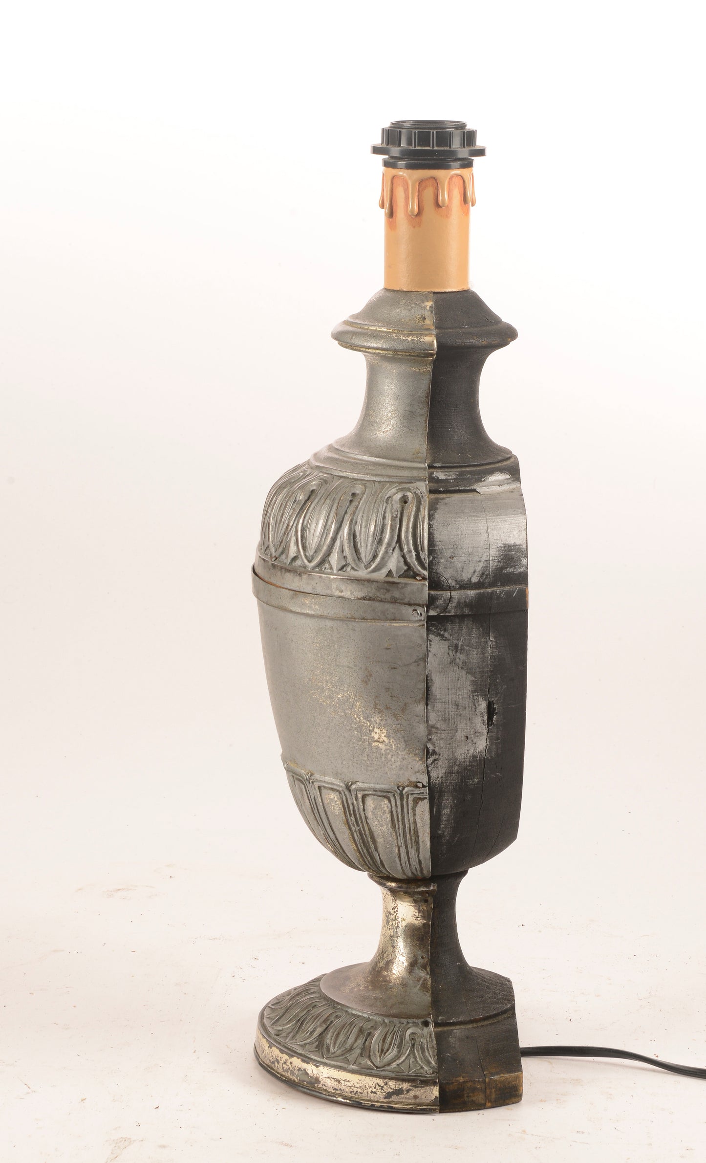 LAMPADA PORTA-PALME, IN LEGNO E METALLO ARGENTATO EPOCA PRIMO 900