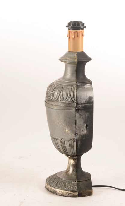 LAMPADA PORTA-PALME, IN LEGNO E METALLO ARGENTATO EPOCA PRIMO 900