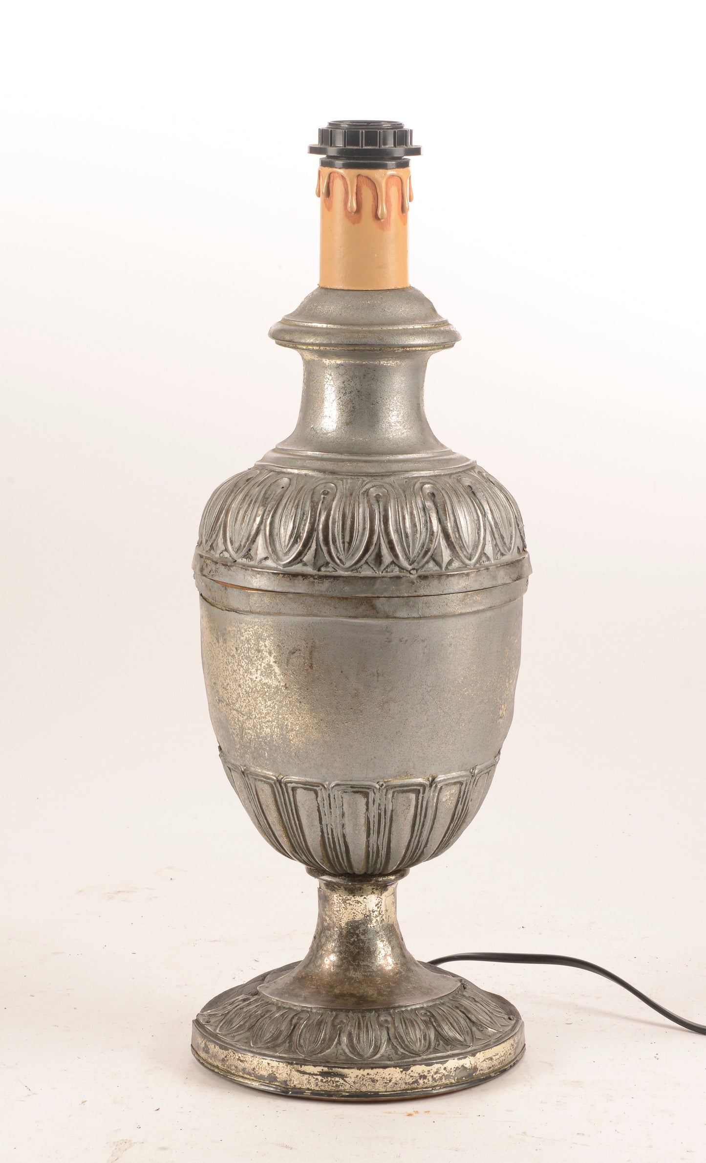 LAMPADA PORTA-PALME, IN LEGNO E METALLO ARGENTATO EPOCA PRIMO 900