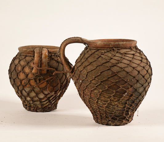 Coppia vasi terracotta e rete metallica epoca prima metà del