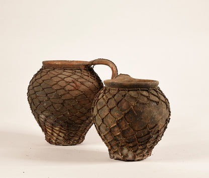 Coppia vasi terracotta e rete metallica epoca prima metà del