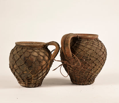 Coppia vasi terracotta e rete metallica epoca prima metà del