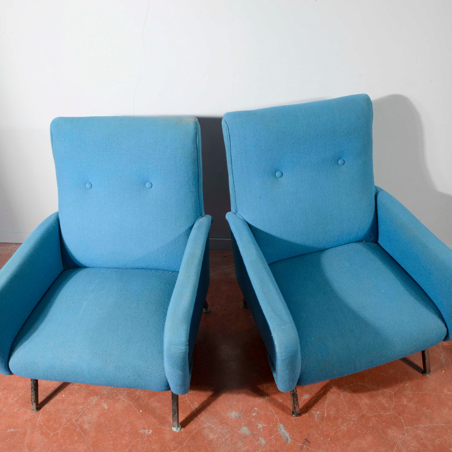 Coppia di poltrone anni 60 base metallo e stoffa azzurre