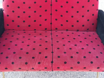 Divano a due posti a pois coccinella anni 50