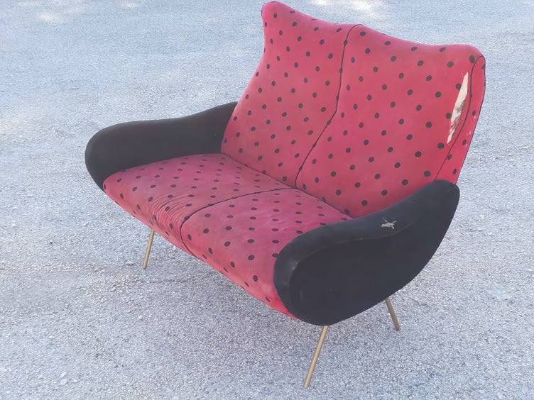 Divano a due posti a pois coccinella anni 50