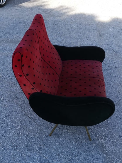 Divano a due posti a pois coccinella anni 50