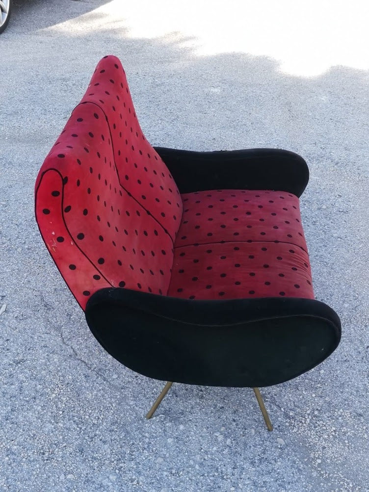 Divano a due posti a pois coccinella anni 50