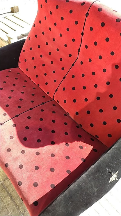 Divano a due posti a pois coccinella anni 50
