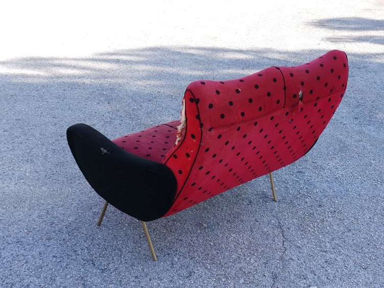 Divano a due posti a pois coccinella anni 50