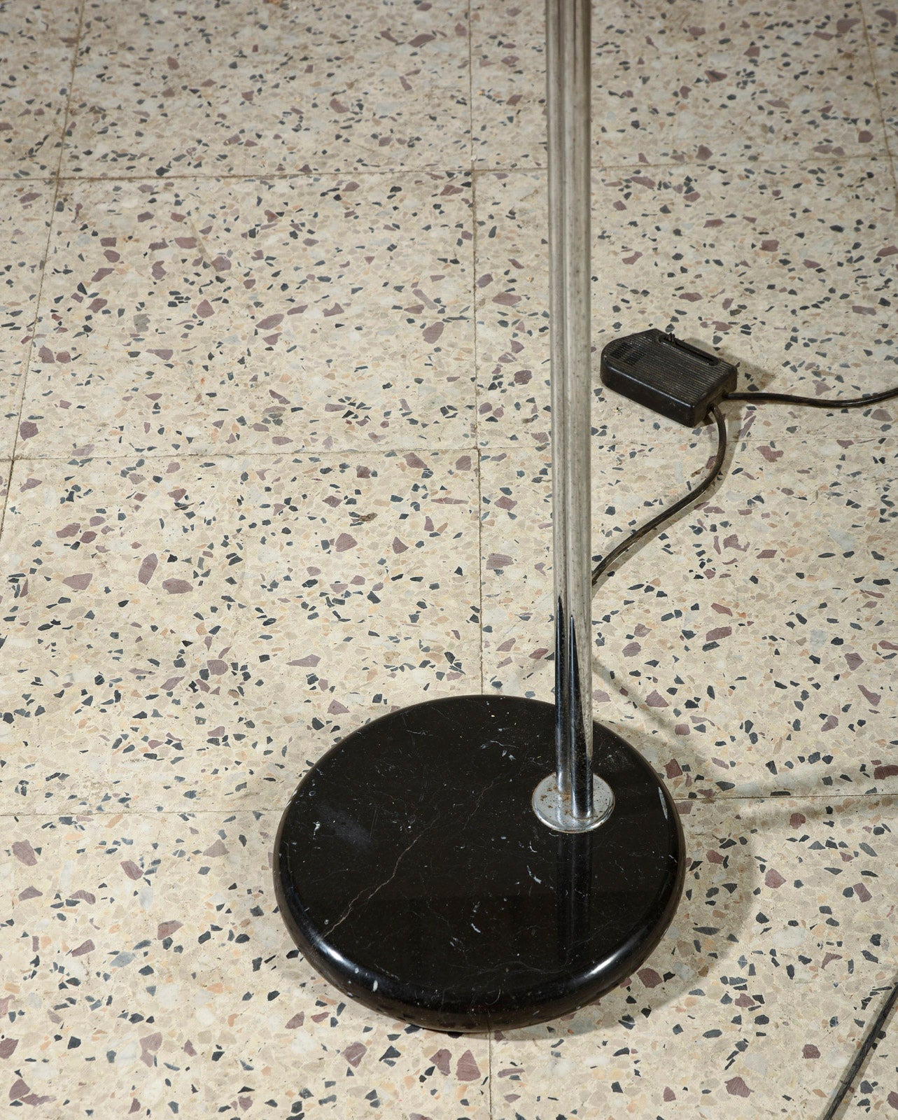 Lampada  piantana  da terra Guzzini da terra con base in marmo
