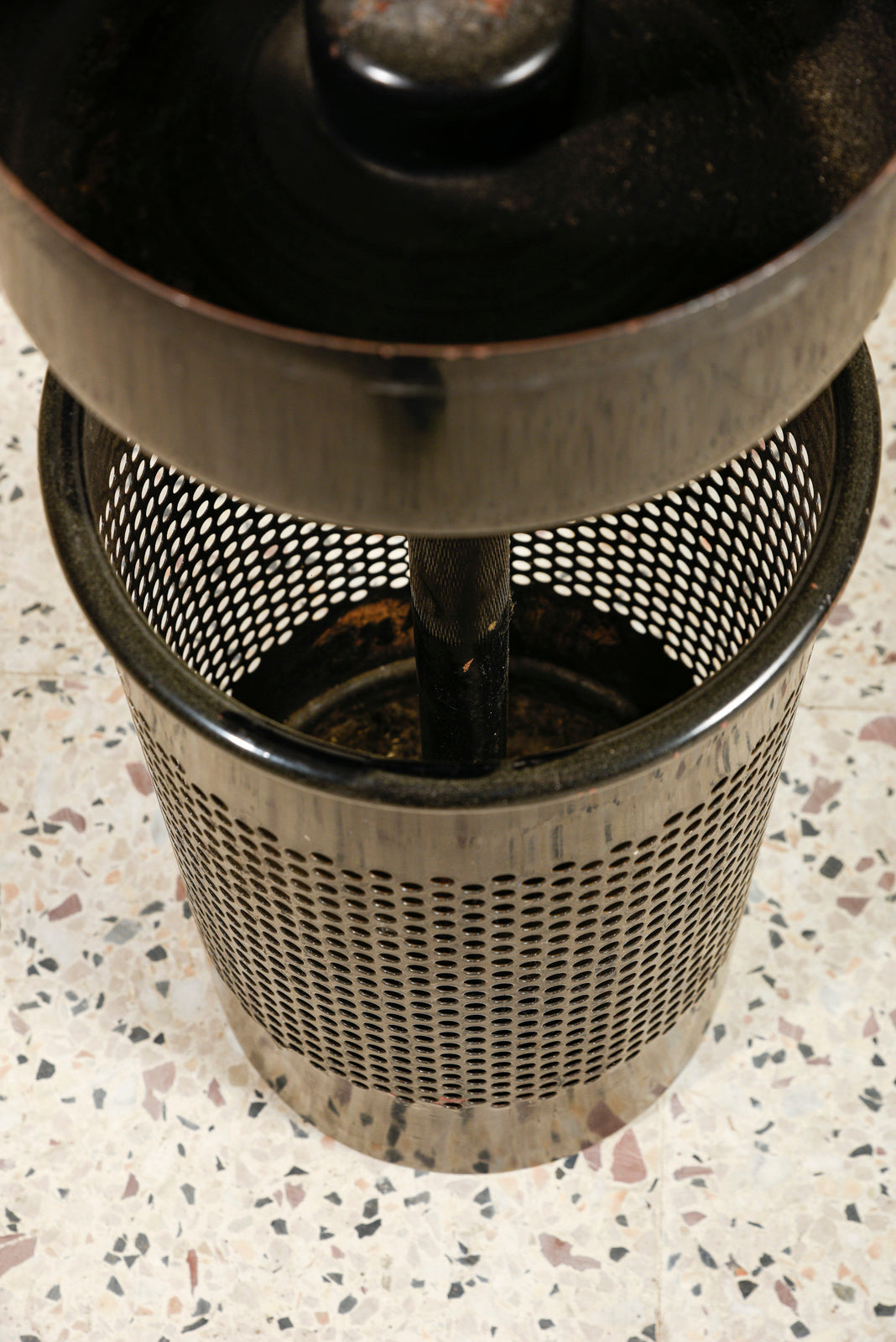 Posacenere Cribbio con caricatore di carta nero di Raul Barbieri & Giorgio Marianelli per Rexite, Italia, 1981