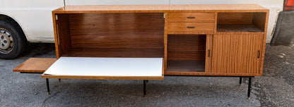 Credenza con sportello a ribalta decorato con foresta di bambù e tavolo penisola Italia 1960