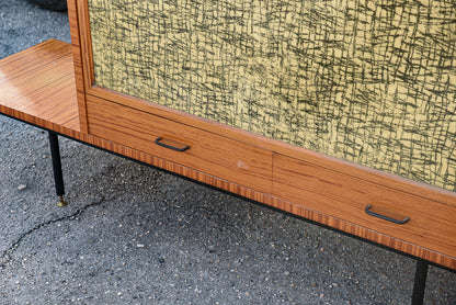 Credenza con sportello a ribalta decorato con foresta di bambù e tavolo penisola Italia 1960