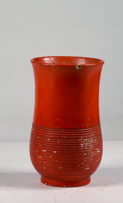 Vaso arancione con alcune riparazioni marcato Richard Ginory  sul fondo epoca 1940