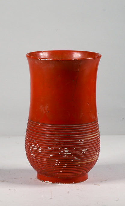 Vaso arancione con alcune riparazioni marcato Richard Ginory  sul fondo epoca 1940