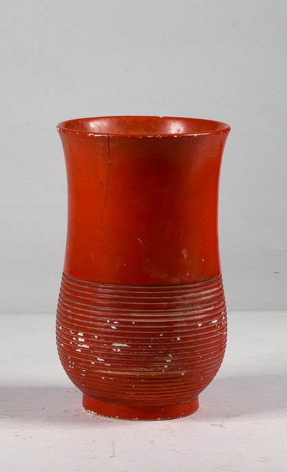 Vaso arancione con alcune riparazioni marcato Richard Ginory  sul fondo epoca 1940