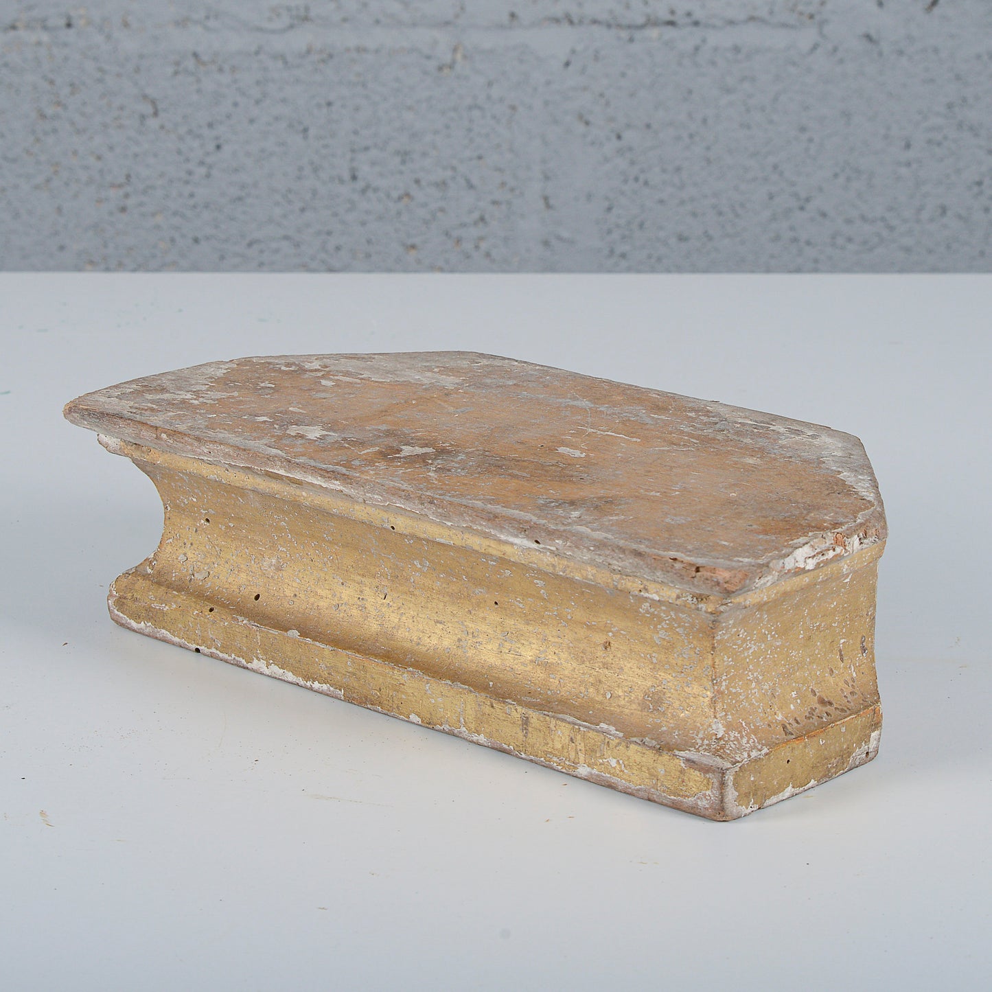 Base mensola dorata foglia oro scantonata XVIII secolo