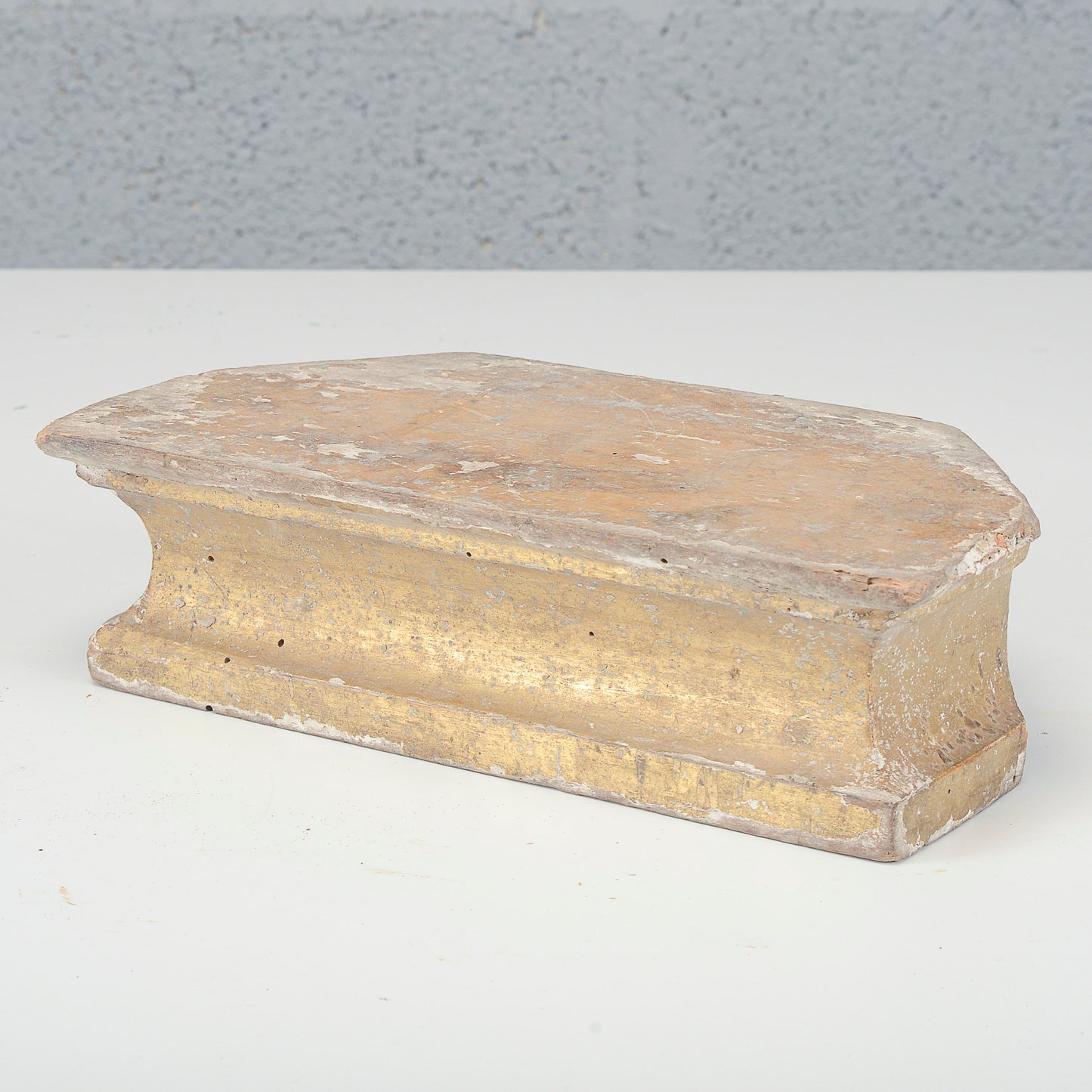 Base mensola dorata foglia oro scantonata XVIII secolo