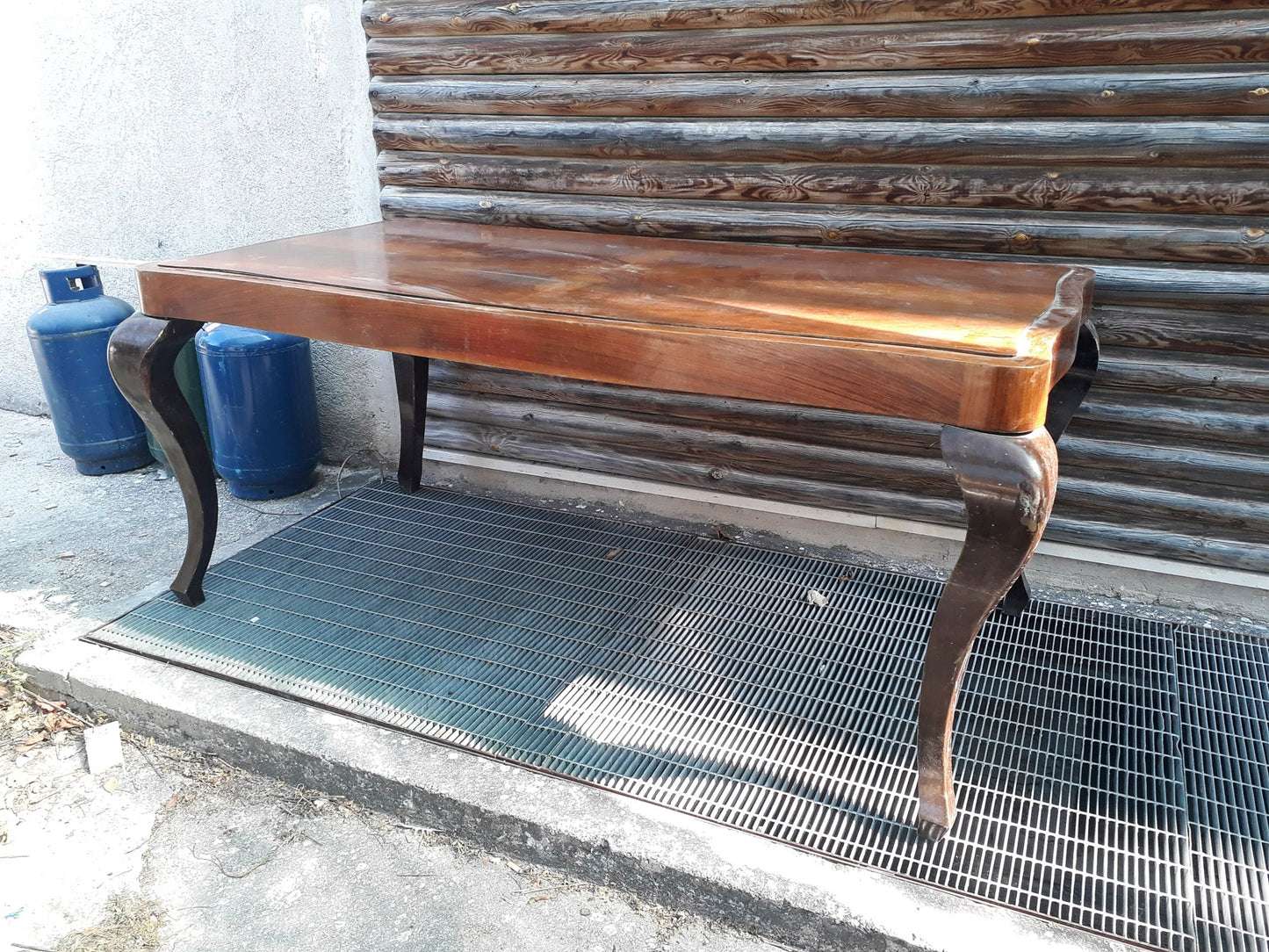 Tavolo con gambi e piano mossi,  da restaurare Italia 1950