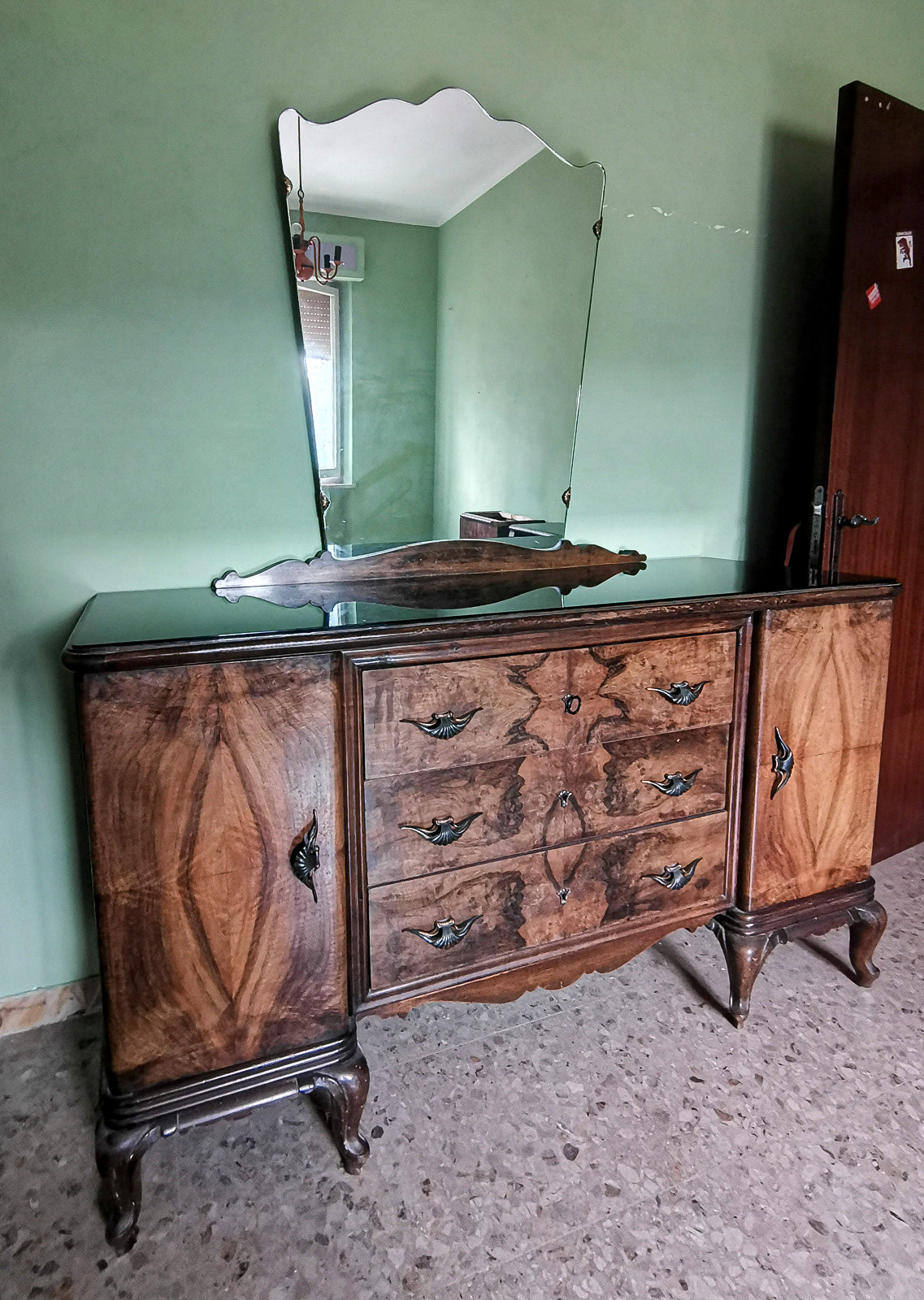 Credenza stile chippendale con specchio Italia 1940
