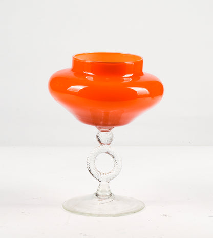 Vaso in vetro alzatina  arancione con gambo trasparente  lavorato Murano 1950