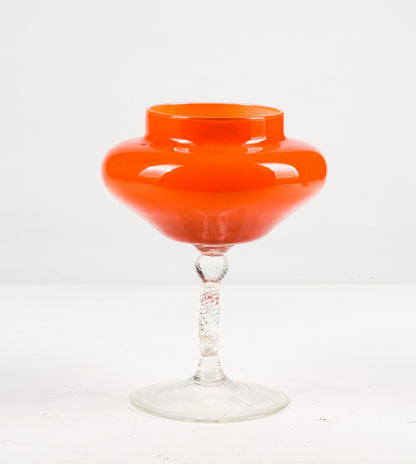Vaso in vetro alzatina  arancione con gambo trasparente  lavorato Murano 1950