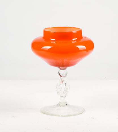 Vaso in vetro alzatina  arancione con gambo trasparente  lavorato Murano 1950