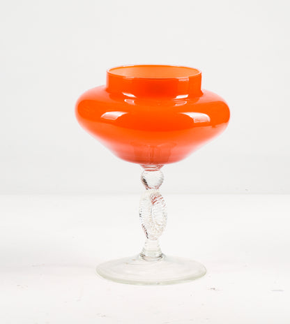 Vaso in vetro alzatina  arancione con gambo trasparente  lavorato Murano 1950