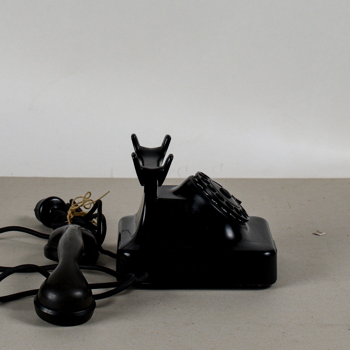 telefono in bakelite siemens milano con piccola rottura art deco