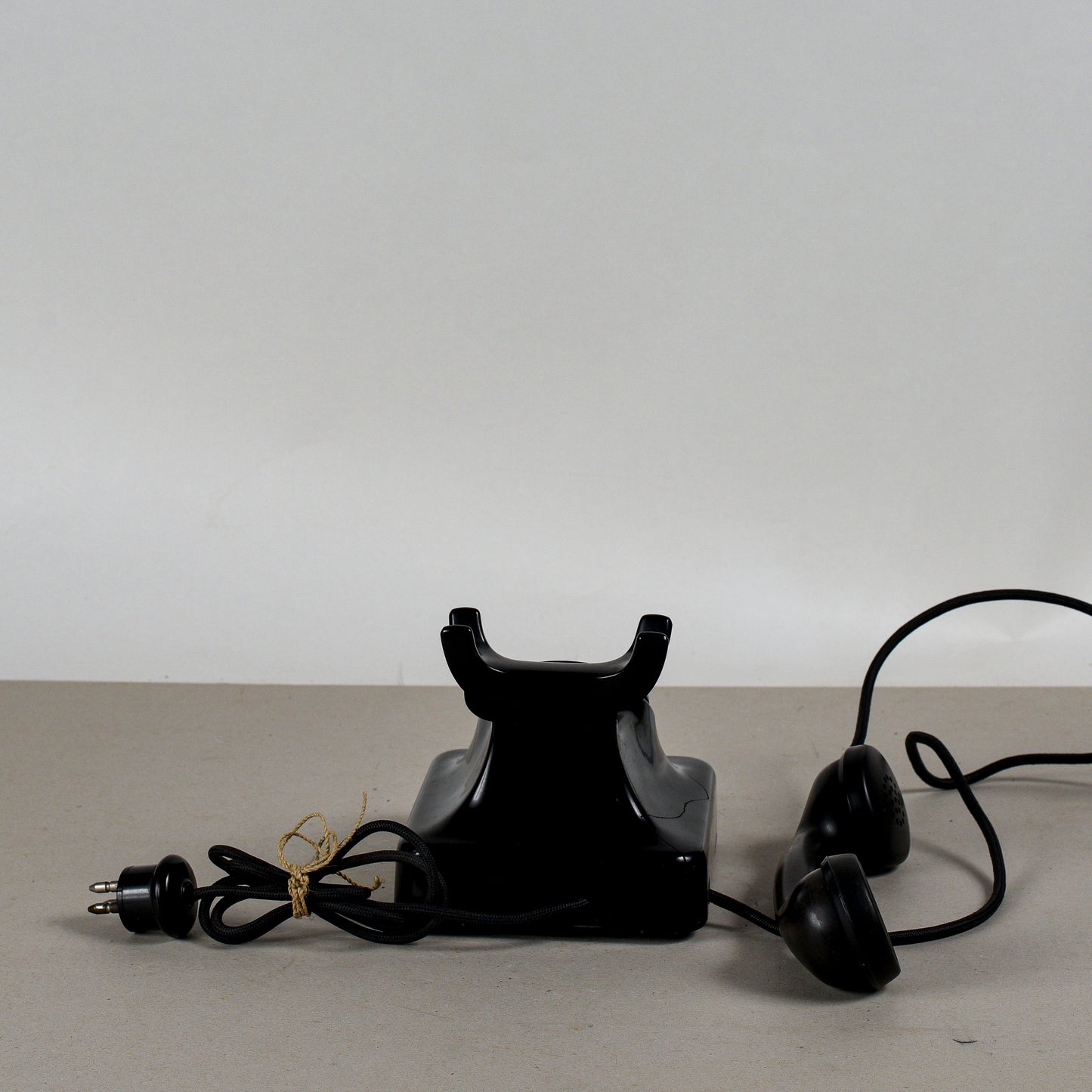 telefono in bakelite siemens milano con piccola rottura art deco