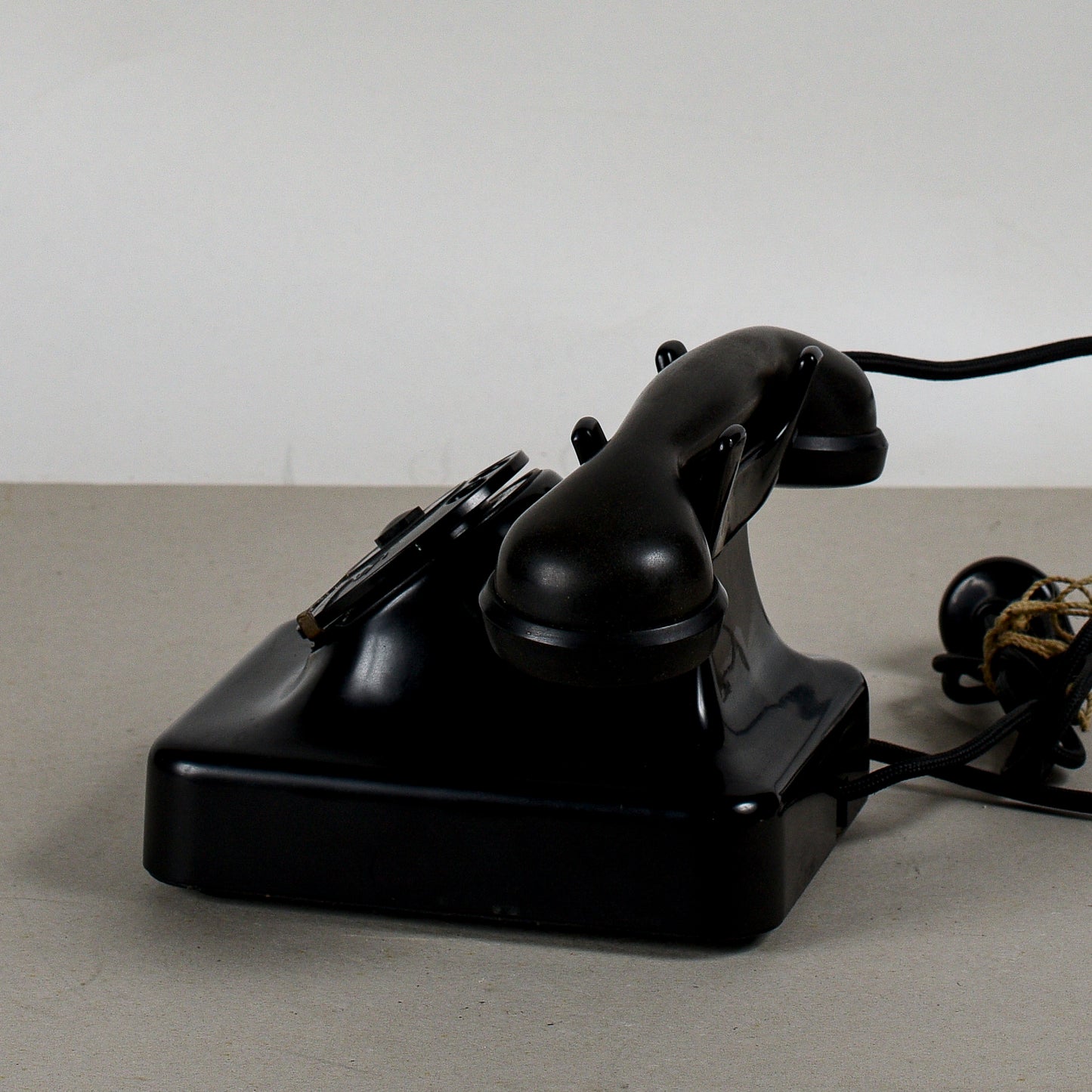 telefono in bakelite siemens milano con piccola rottura art deco