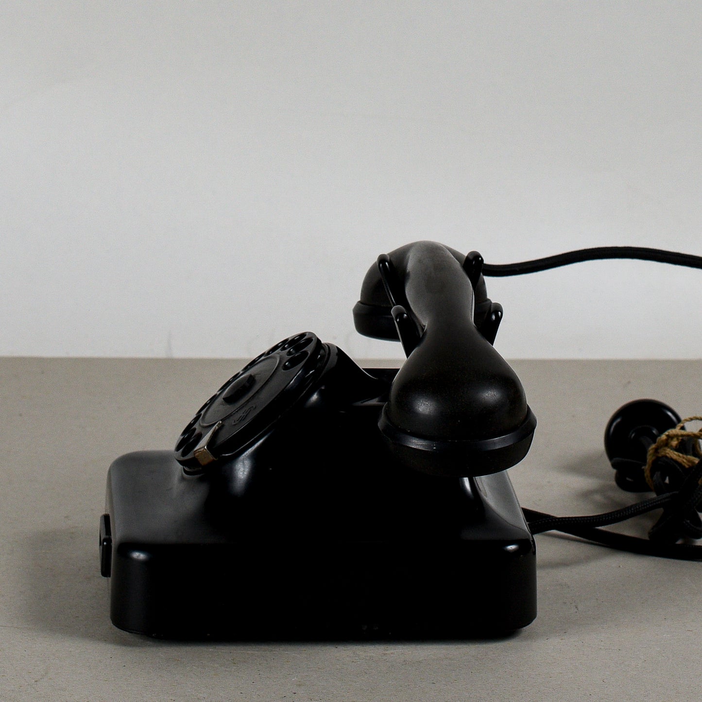 telefono in bakelite siemens milano con piccola rottura art deco