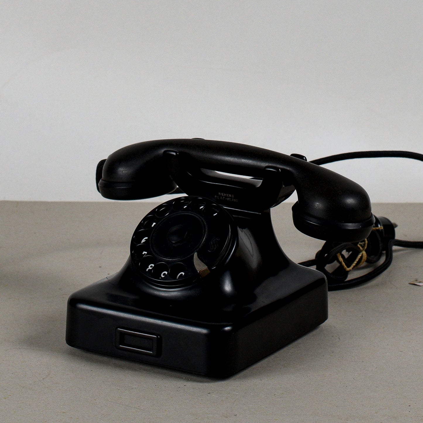 telefono in bakelite siemens milano con piccola rottura art deco