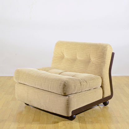 Poltrona Lounge Amanta Di Mario Bellini X CeB Italia In Velluto A Coste Beige E Scocca In Fibra Di Vetro Anni 70