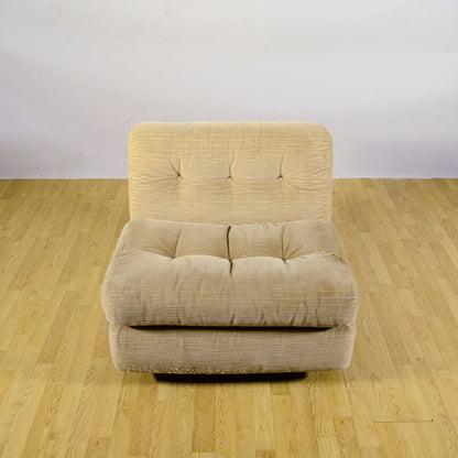 Poltrona Lounge Amanta Di Mario Bellini X CeB Italia In Velluto A Coste Beige E Scocca In Fibra Di Vetro Anni 70