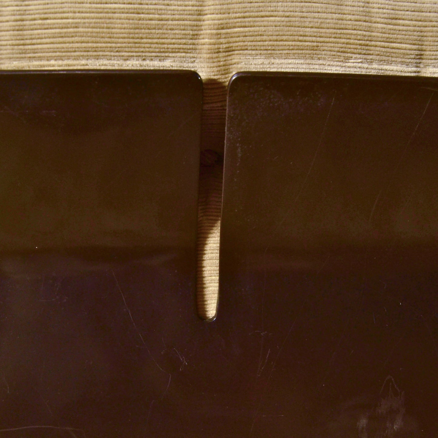 Poltrona Lounge Amanta Di Mario Bellini X CeB Italia In Velluto A Coste Beige E Scocca In Fibra Di Vetro Anni 70