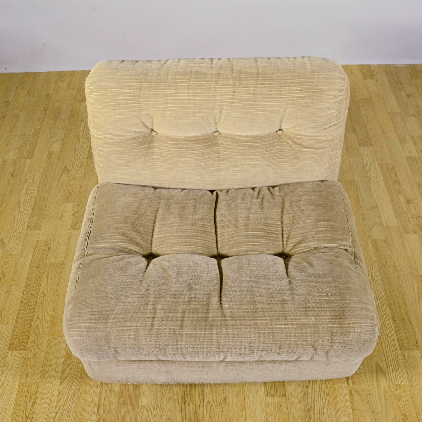 Poltrona Lounge Amanta Di Mario Bellini X CeB Italia In Velluto A Coste Beige E Scocca In Fibra Di Vetro Anni 70
