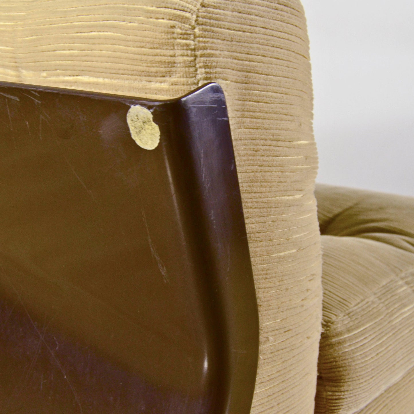 Poltrona Lounge Amanta Di Mario Bellini X CeB Italia In Velluto A Coste Beige E Scocca In Fibra Di Vetro Anni 70