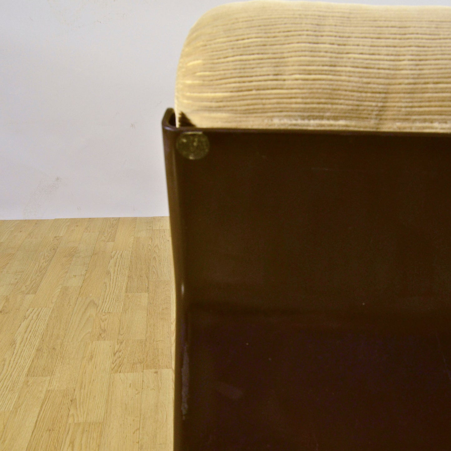 Poltrona Lounge Amanta Di Mario Bellini X CeB Italia In Velluto A Coste Beige E Scocca In Fibra Di Vetro Anni 70
